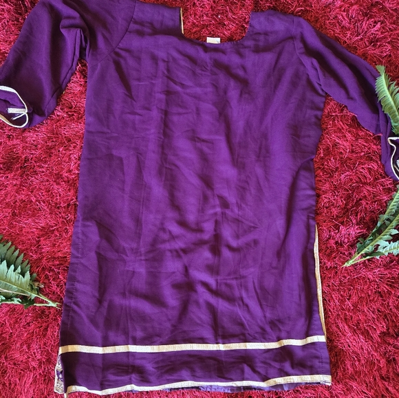 Purple Embroidered Kurta with Gold Accents - Picture 4 of 5